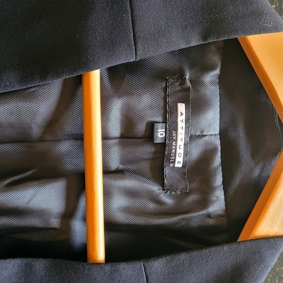 Blazer - Picture 3 of 3